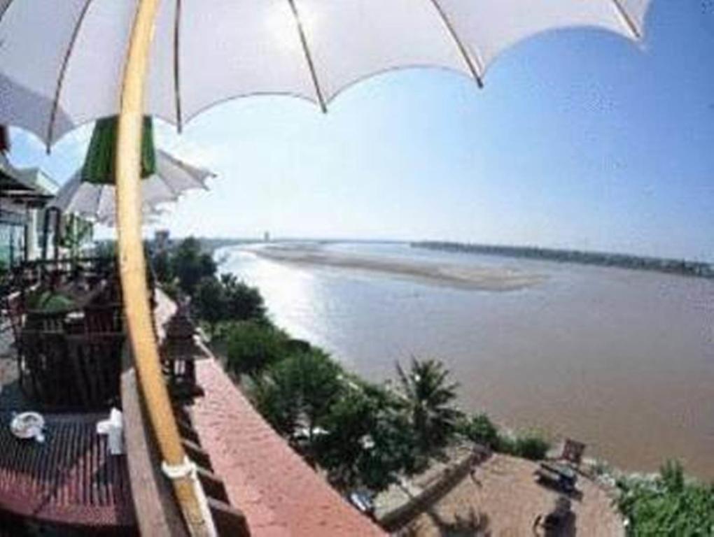 Sengtawan Riverside Hotel Vientiane Exterior photo