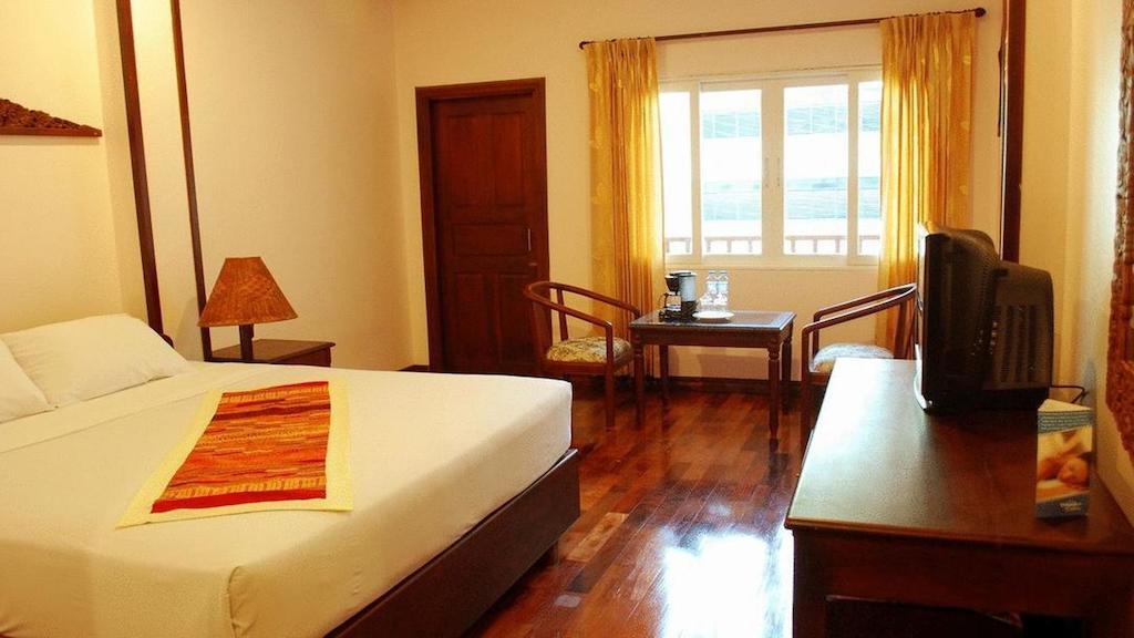 Sengtawan Riverside Hotel Vientiane Room photo